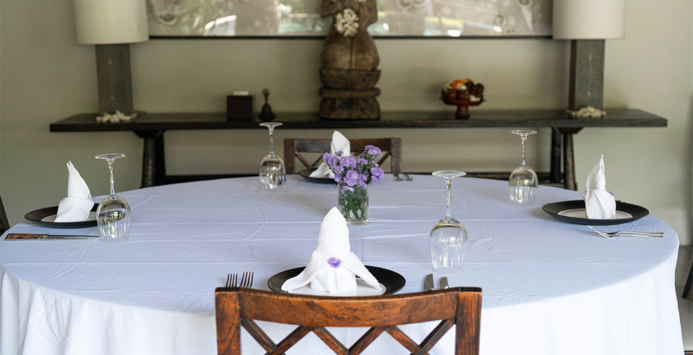 Villa De Suma - Dining table